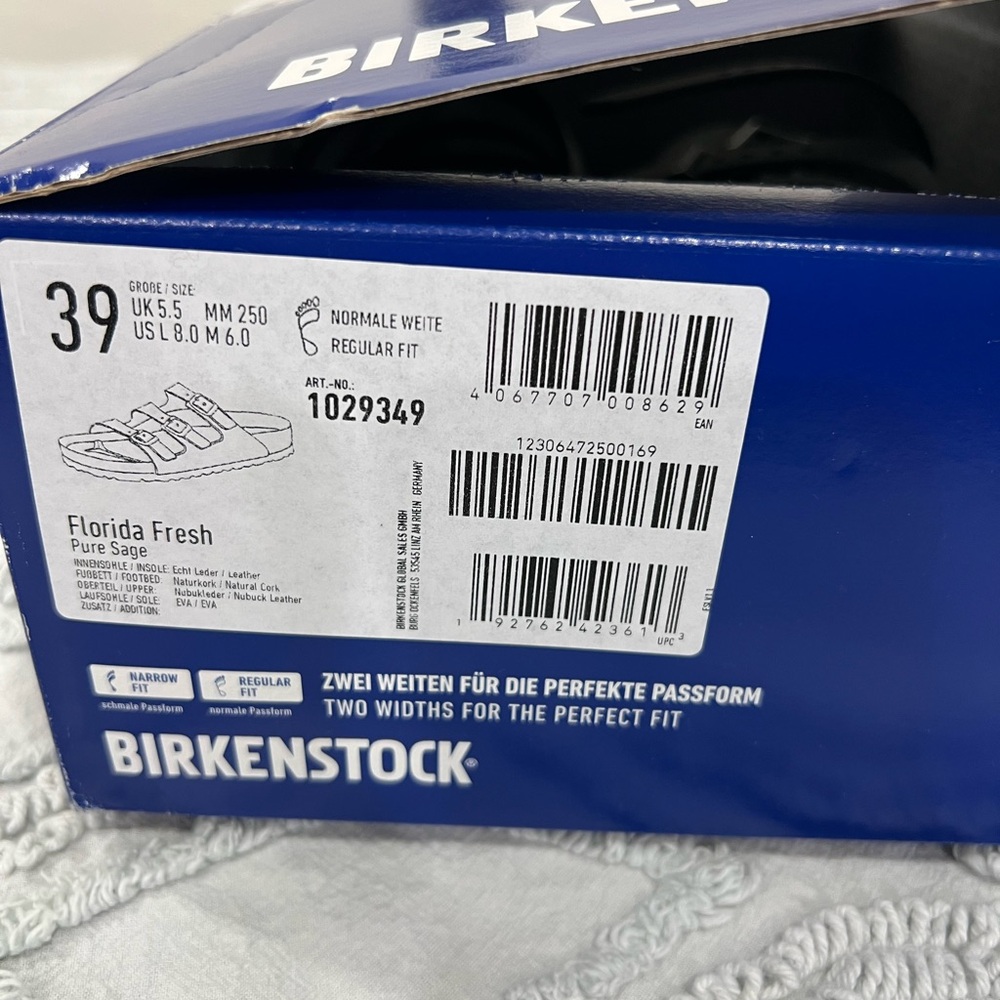 BNWT sandals - Picture 2 of 3